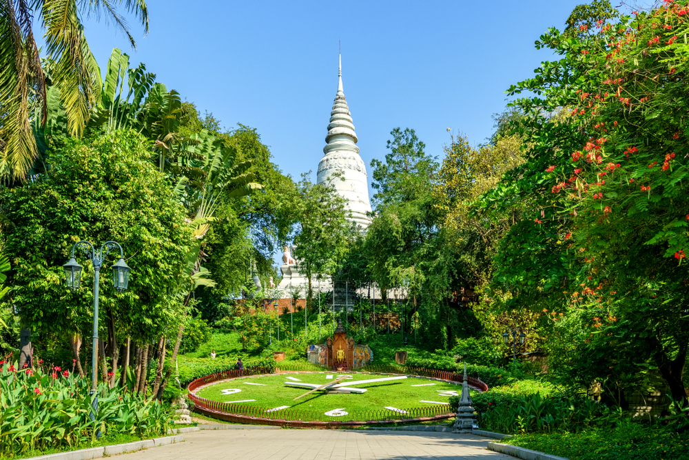 Phnom Penh Travel Guide: Culture, History & City Life